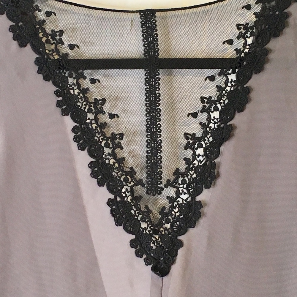 NWOT Beautiful Romantic Lace Backless Blouse - Picture 4 of 8